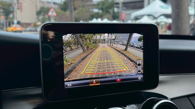 總代理 電動記憶座椅 倒車顯影 全車LED  第11張相片