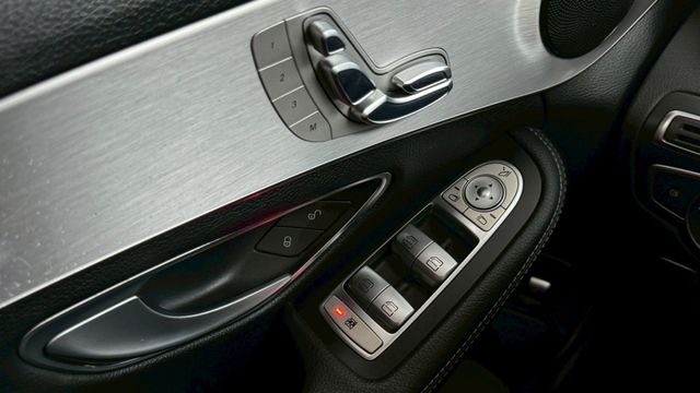 總代理 電動記憶座椅 倒車顯影 全車LED  第12張相片