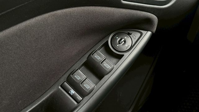 已更換電瓶 維修排氣管  第15張相片