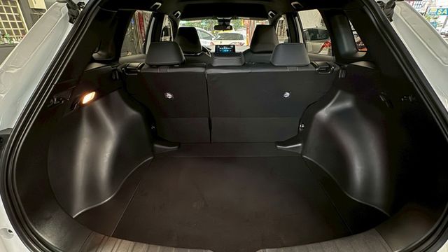 里程4千 原廠保固中  第11張相片