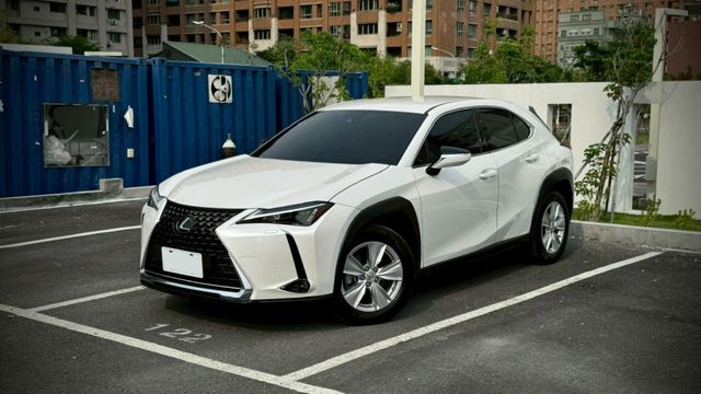 原廠保固中 油電最高配  第3張相片