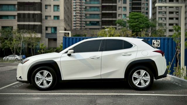 原廠保固中 油電最高配  第4張相片