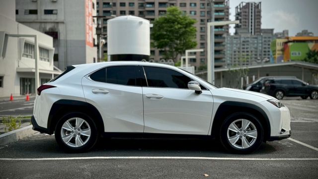 原廠保固中 油電最高配  第5張相片