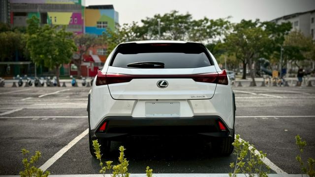 原廠保固中 油電最高配  第6張相片