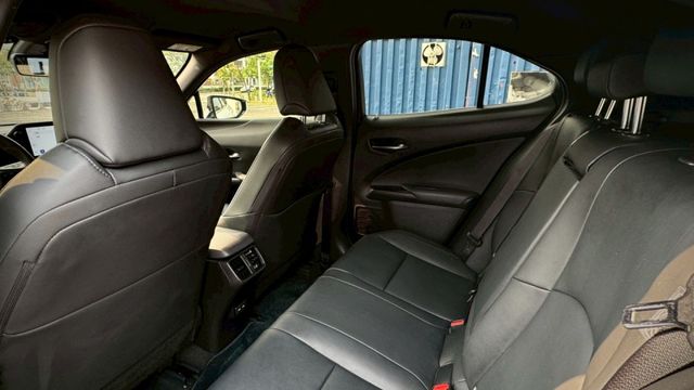 原廠保固中 油電最高配  第10張相片