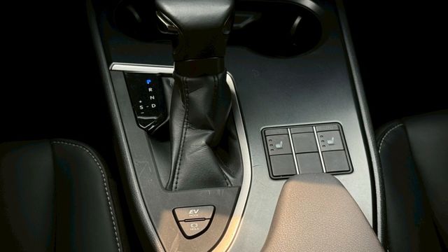 原廠保固中 油電最高配  第12張相片