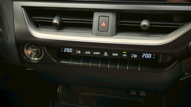 原廠保固中 油電最高配  第13張相片