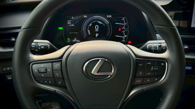 原廠保固中 油電最高配  第15張相片