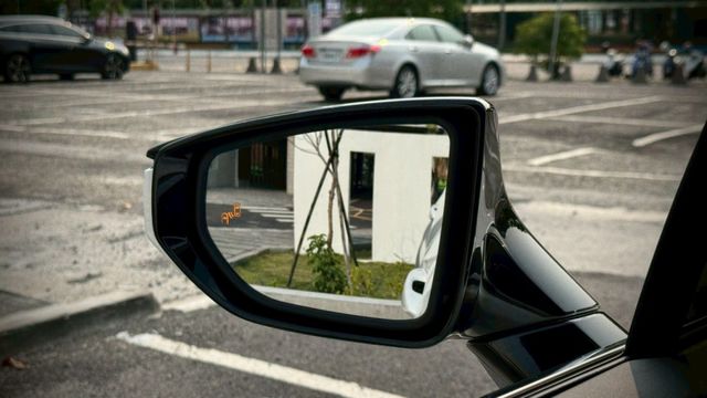 原廠保固中 油電最高配  第18張相片