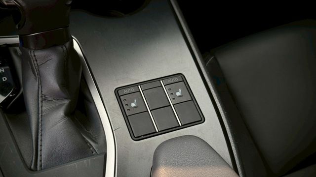 原廠保固中 油電最高配  第20張相片