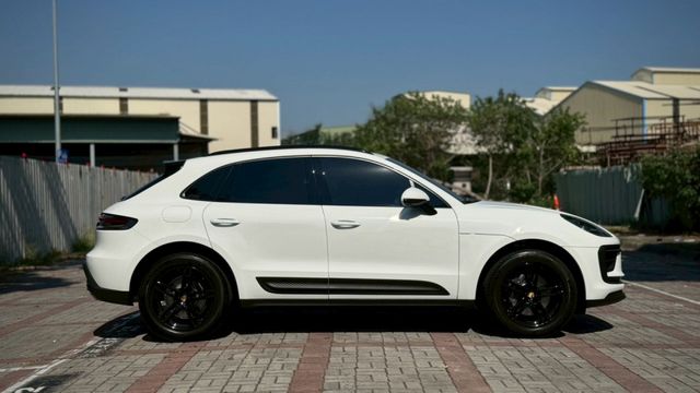 原廠保固中 小改款 配備基本滿  第5張相片