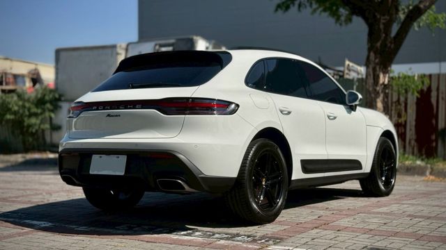 原廠保固中 小改款 配備基本滿  第8張相片