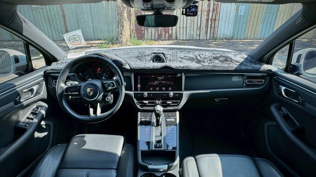 原廠保固中 小改款 配備基本滿  第9張相片