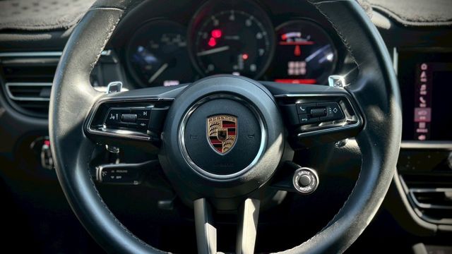 原廠保固中 小改款 配備基本滿  第13張相片