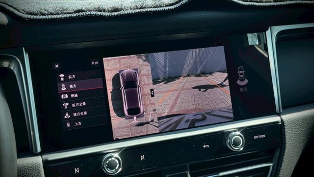 原廠保固中 小改款 配備基本滿  第18張相片