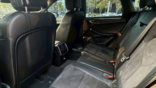 總代理 跑少 全車黑武士  第11張相片
