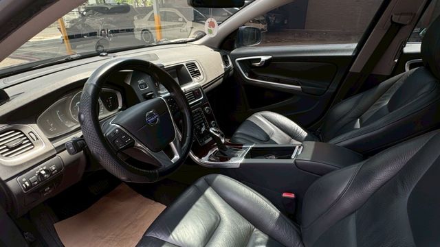 安全性極佳 動力十足 全車打蠟完畢  第13張相片