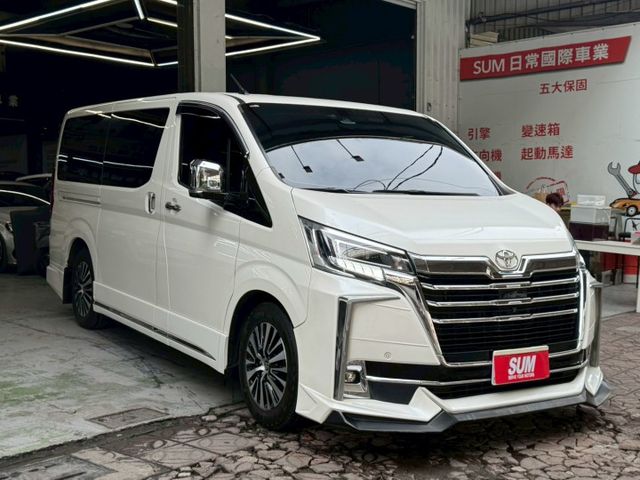 *舒適大空間＋柴油高扭力~雙電滑門 電動座椅更顯科感!!  第2張相片
