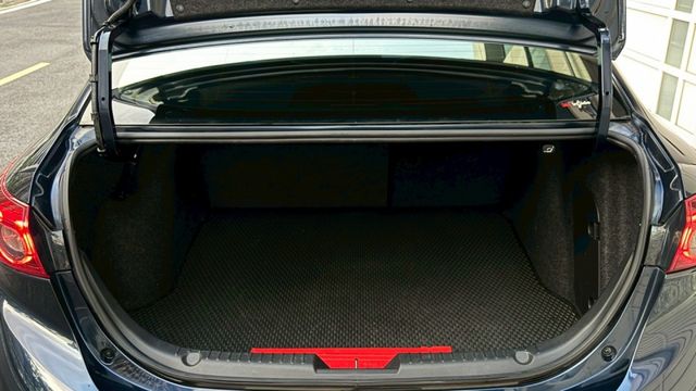 頂級型2.0 自然進氣養護相對單純、開起來線性  第12張相片