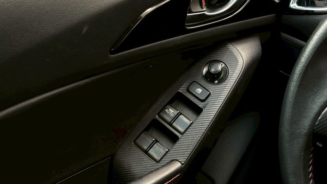 頂級型2.0 自然進氣養護相對單純、開起來線性  第17張相片
