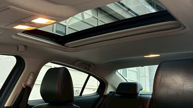 頂級型2.0 自然進氣養護相對單純、開起來線性  第18張相片