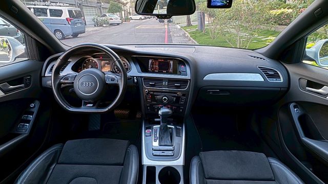 白色/跑少/熱門旅行車  第8張相片
