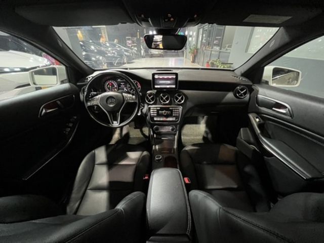 M-BENZ賓士 A180  第9張相片