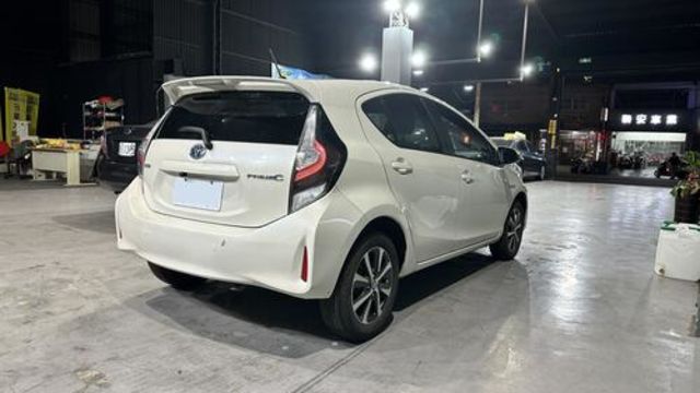 TOYOTA豐田 PRIUS C  第2張相片