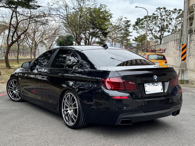 F10 520i  全車M化 G30頭 M方向盤 中尾雙出排氣管  第2張相片