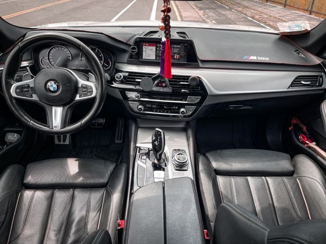 G31 520d touring M-sport  HK音響、無線充電版  第6張相片