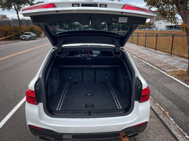 G31 520d touring M-sport  HK音響、無線充電版  第9張相片