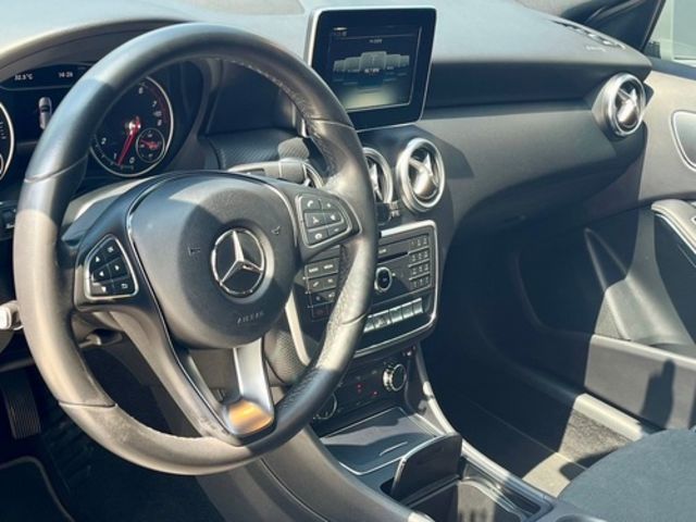 M-BENZ賓士 A180  第6張相片