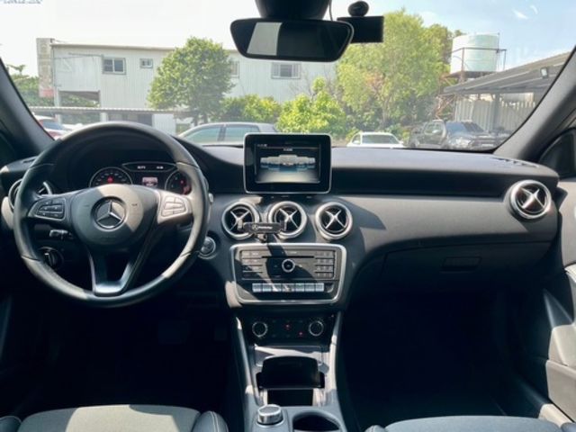 M-BENZ賓士 A180  第8張相片