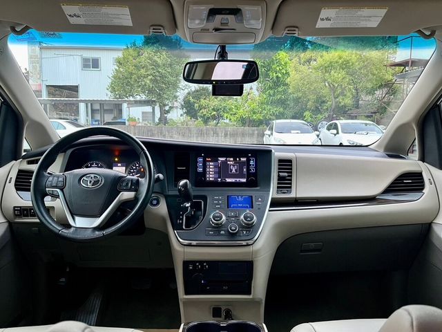 TOYOTA豐田 SIENNA  第9張相片