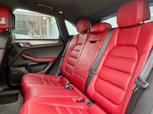 PORSCHE保時捷 MACAN TURBO  第13張相片