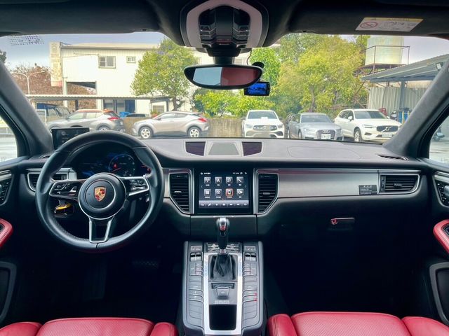PORSCHE保時捷 MACAN TURBO  第15張相片