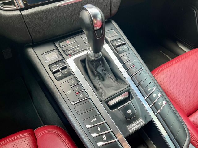 PORSCHE保時捷 MACAN TURBO  第25張相片