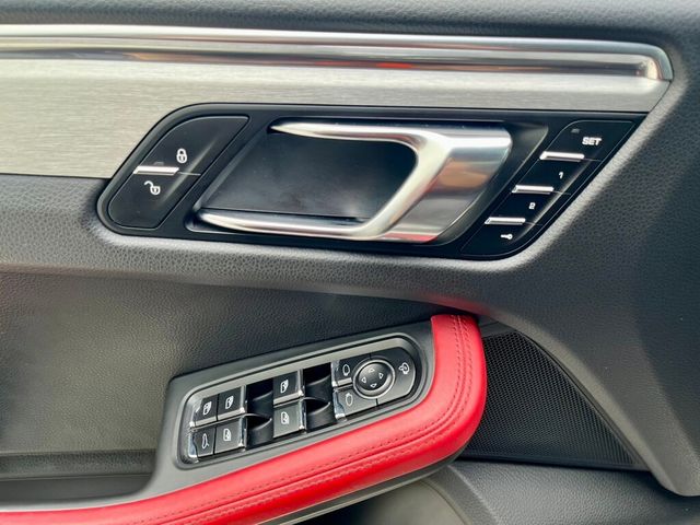 PORSCHE保時捷 MACAN TURBO  第27張相片