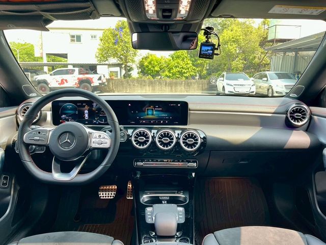 M-BENZ賓士 CLA250  第9張相片
