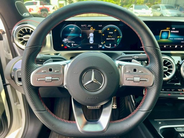 M-BENZ賓士 CLA250  第10張相片