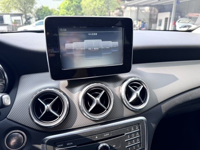 M-BENZ賓士 GLA180  第10張相片