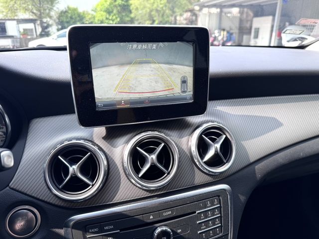 M-BENZ賓士 GLA180  第11張相片