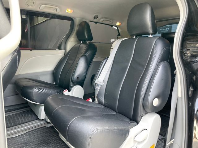 TOYOTA豐田 SIENNA  第14張相片