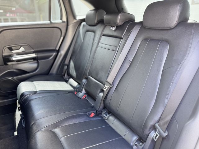 M-BENZ賓士 GLA200  第15張相片