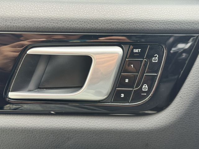 PORSCHE保時捷 CAYENNE  第16張相片