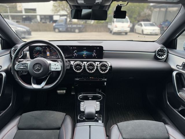M-BENZ賓士 A180  第7張相片
