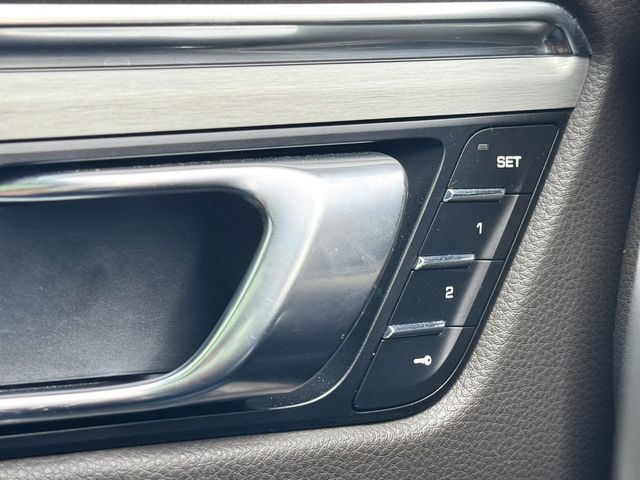 PORSCHE保時捷 MACAN TURBO  第13張相片