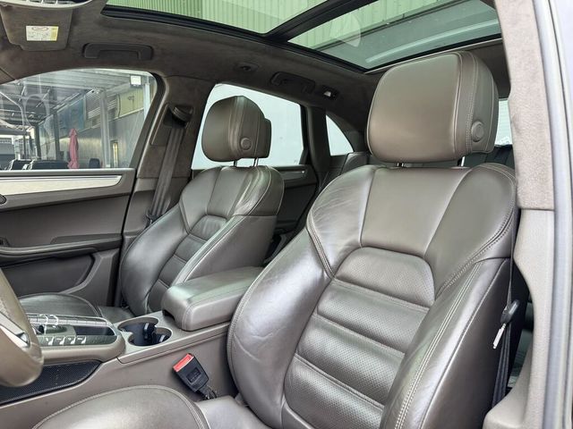 PORSCHE保時捷 MACAN TURBO  第15張相片