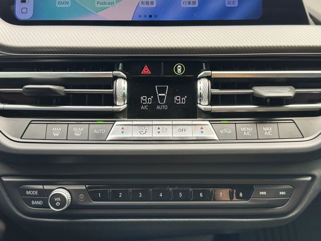 BMW寶馬 218I M SPORT  第13張相片