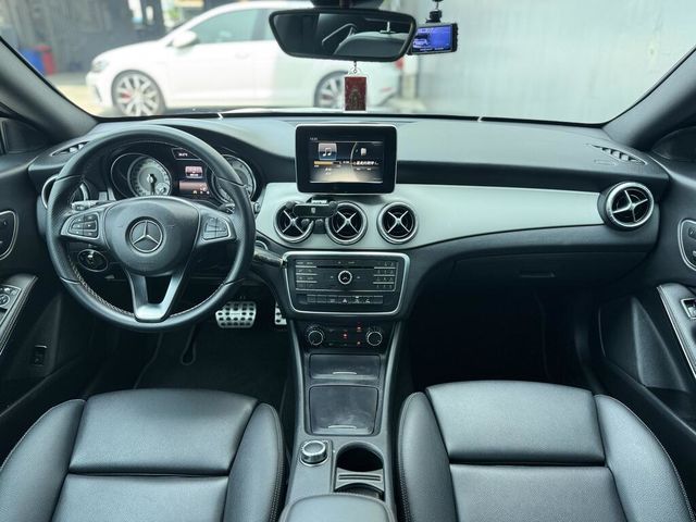 M-BENZ賓士 CLA200  第7張相片